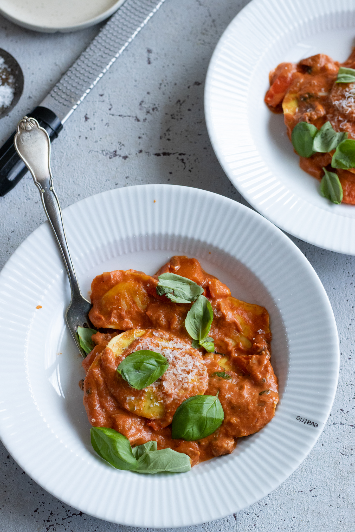 Ravioli I Cremet Tomatsauce Julie Bruun