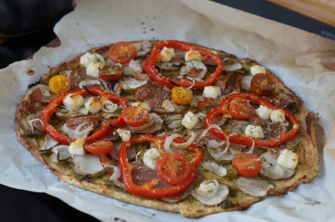 blomkålspizza med pesto blomkålspizza
