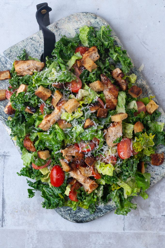 Cæsarsalat med grønkål
