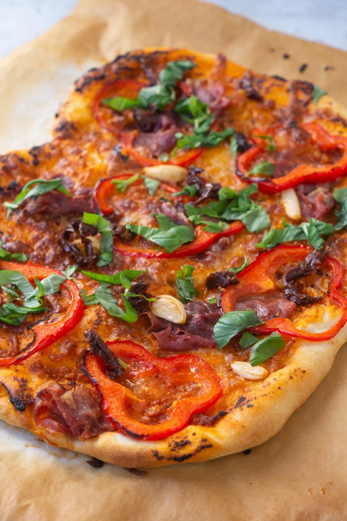 pizza med tomatsauce