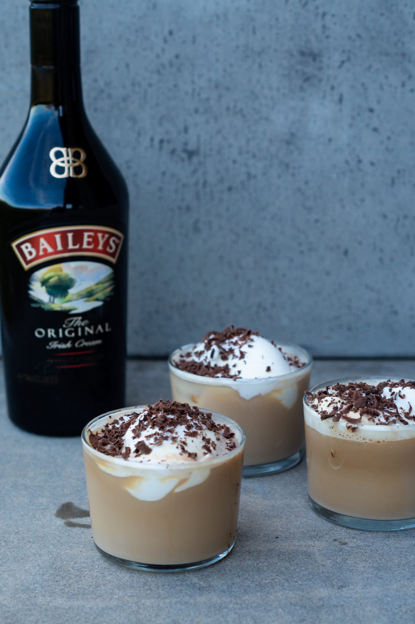 Iskaffe med baileys og vaniljeis - en seriøst lækker form for is kaffe