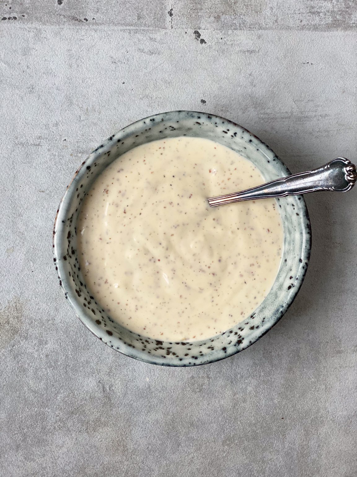 Dijon dressing en simpel dressing som passer perfekt til salater