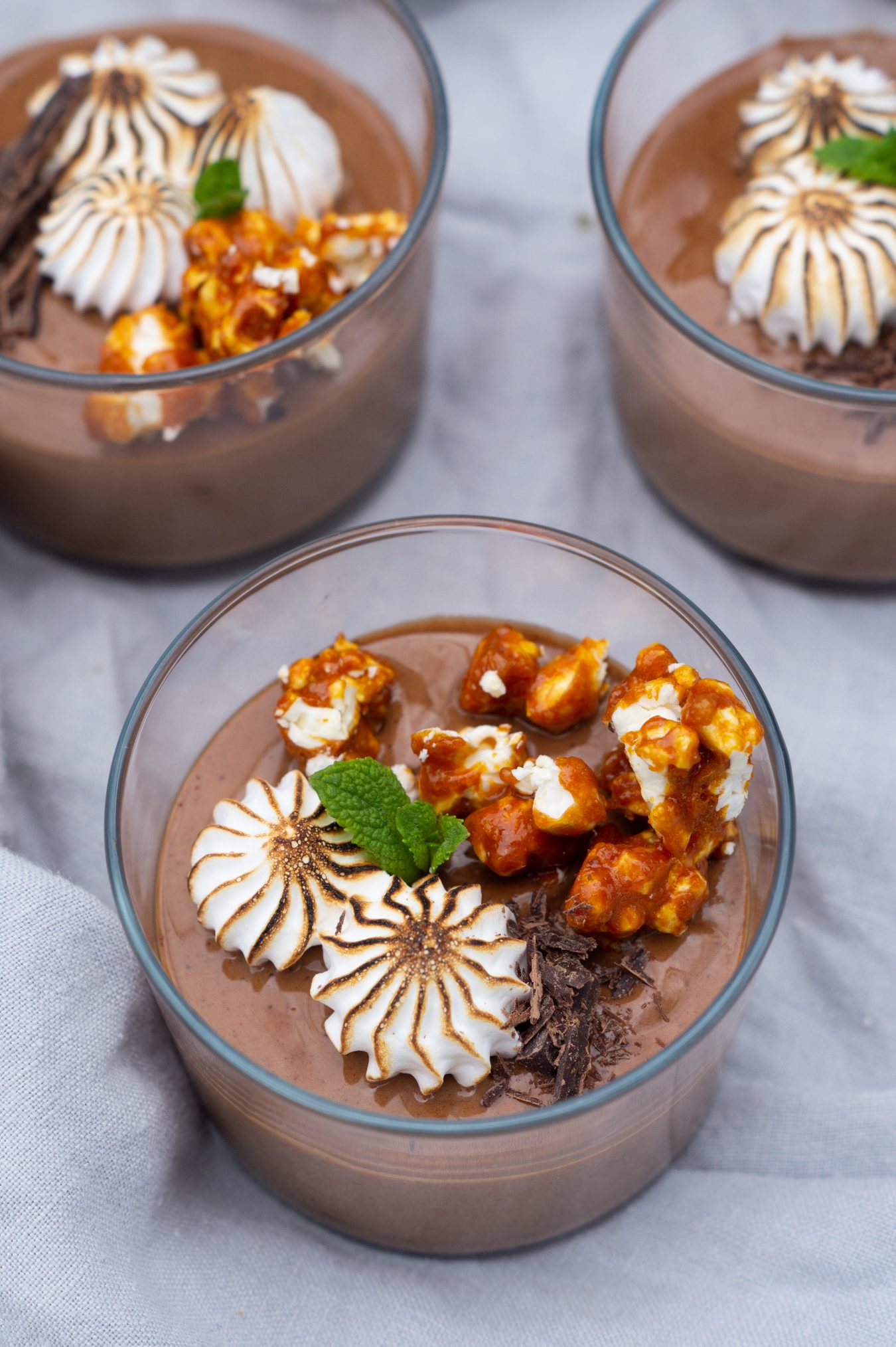 Chokolademousse med karamel popcorn Julie Bruun