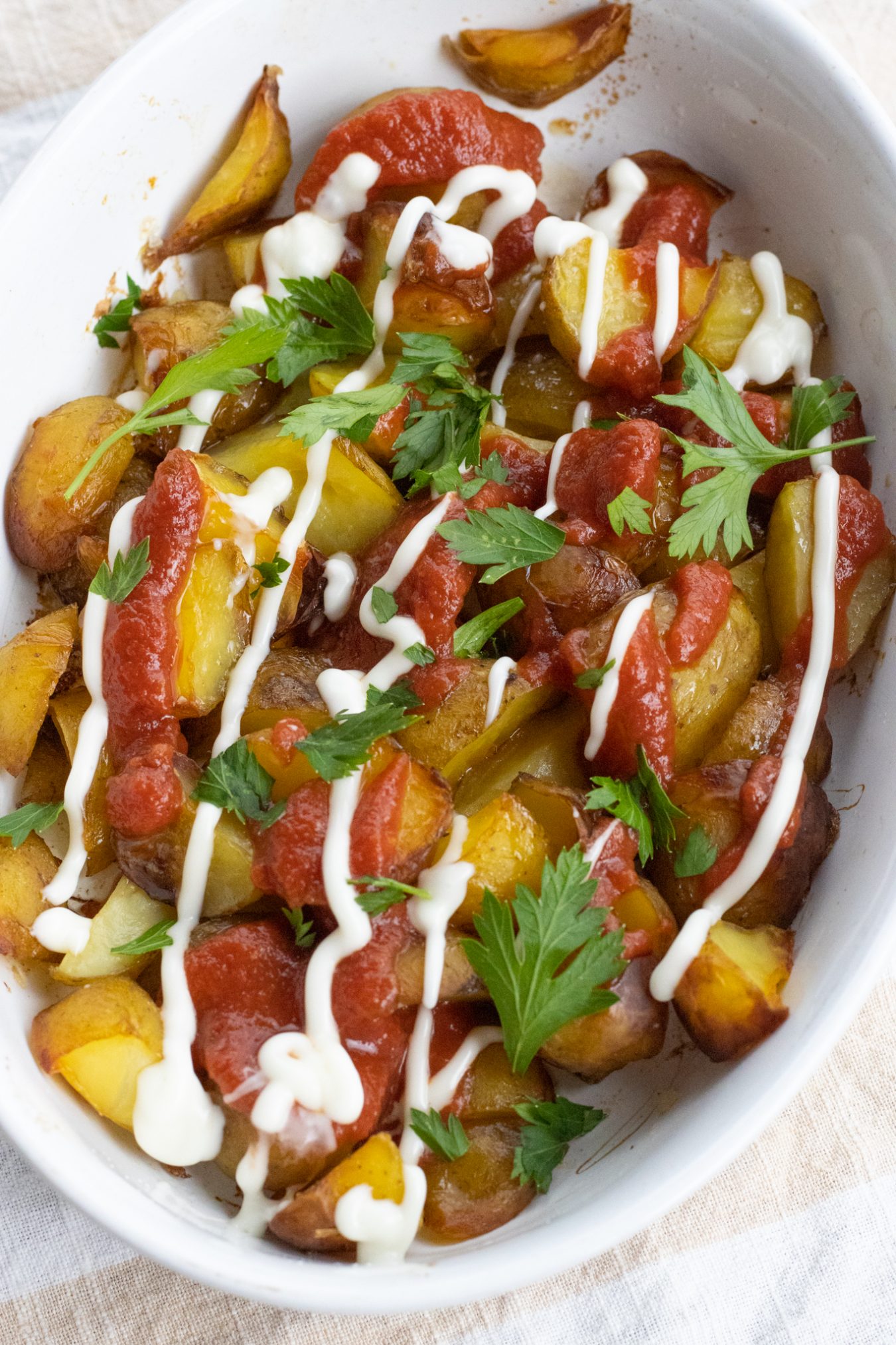 Patatas bravas kartofler med tomatsauce og mayo Julie Bruun