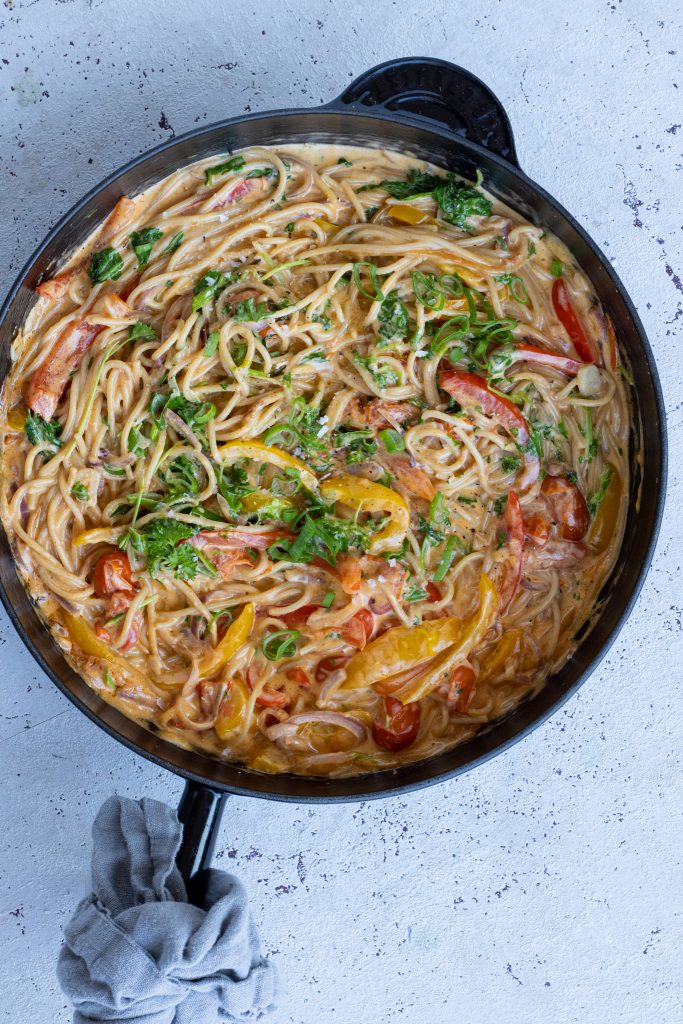 Spaghetti med peberfrugt og flødeost