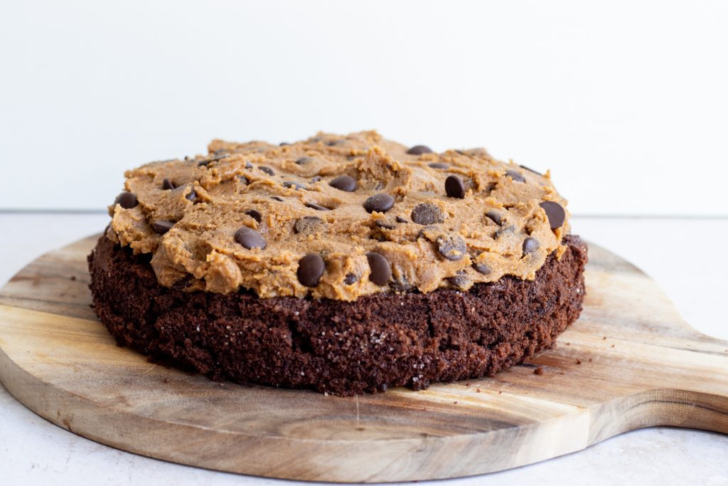 chokoladekage med cookie dough
