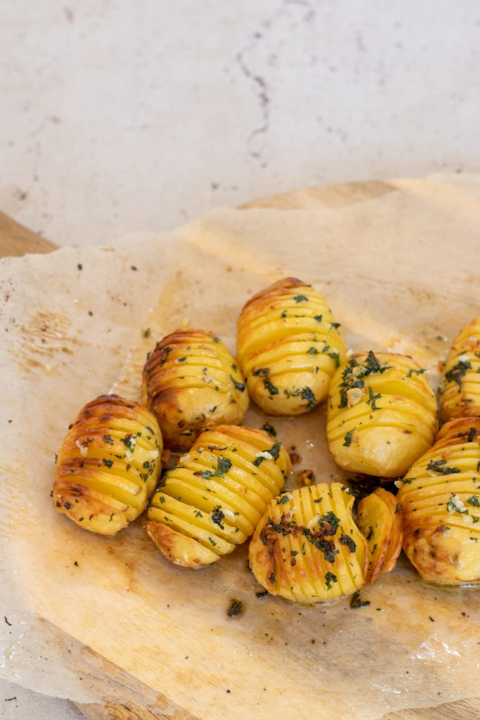 Hasselback Kartofler Med Hvidlog Og Timian Julie Bruun