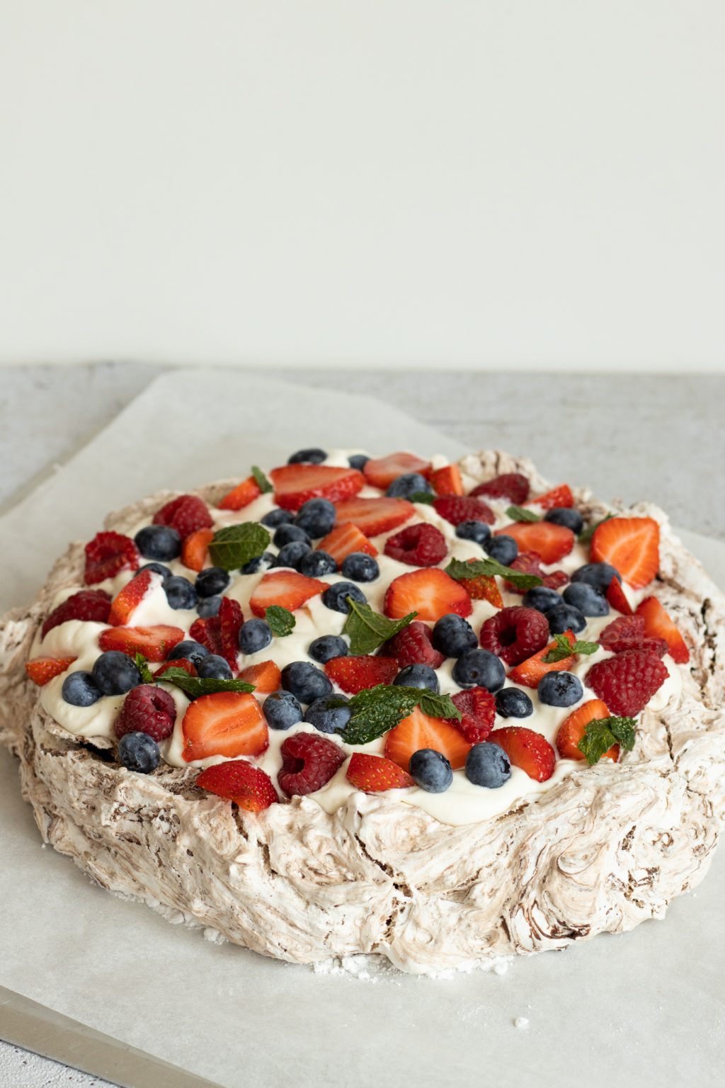 Pavlova Med Chokolade - Marengskage Med Mørk Chokolade