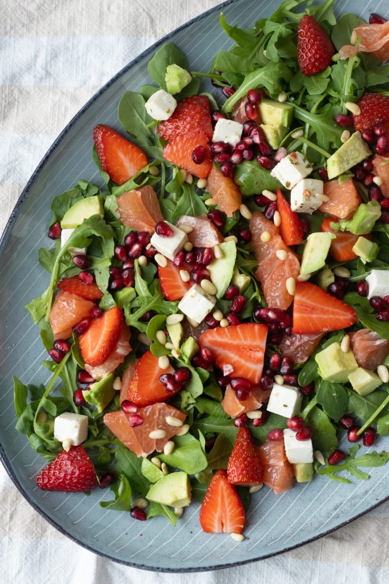 Jordbærsalat med grape og granatæble