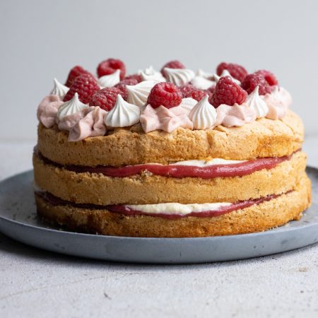 Lagkage med rabarberkompot og vaniljecreme