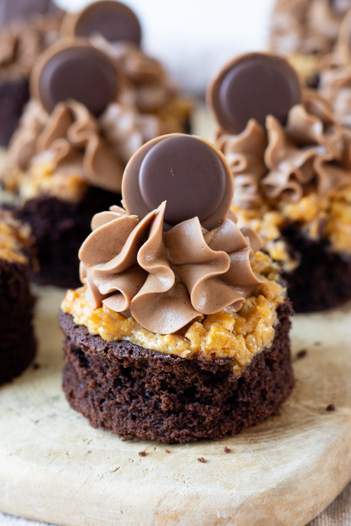 Toffifee muffins med karamel og frosting - Julie Bruun