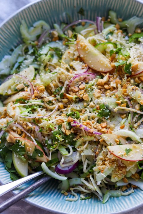 Nudelsalat med pak choi og peanuts - lækker asiatisk salat