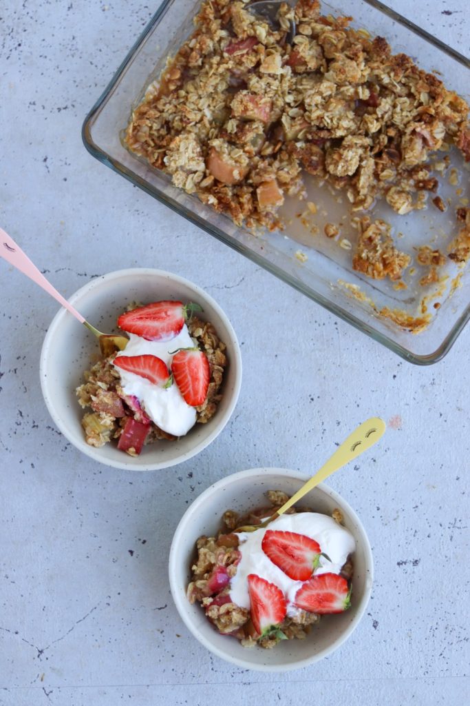 Rabarbercrumble med creme fraiche