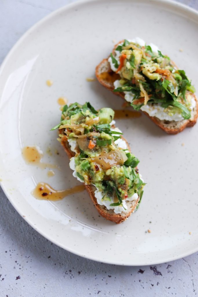 Kimchitoast med avocado