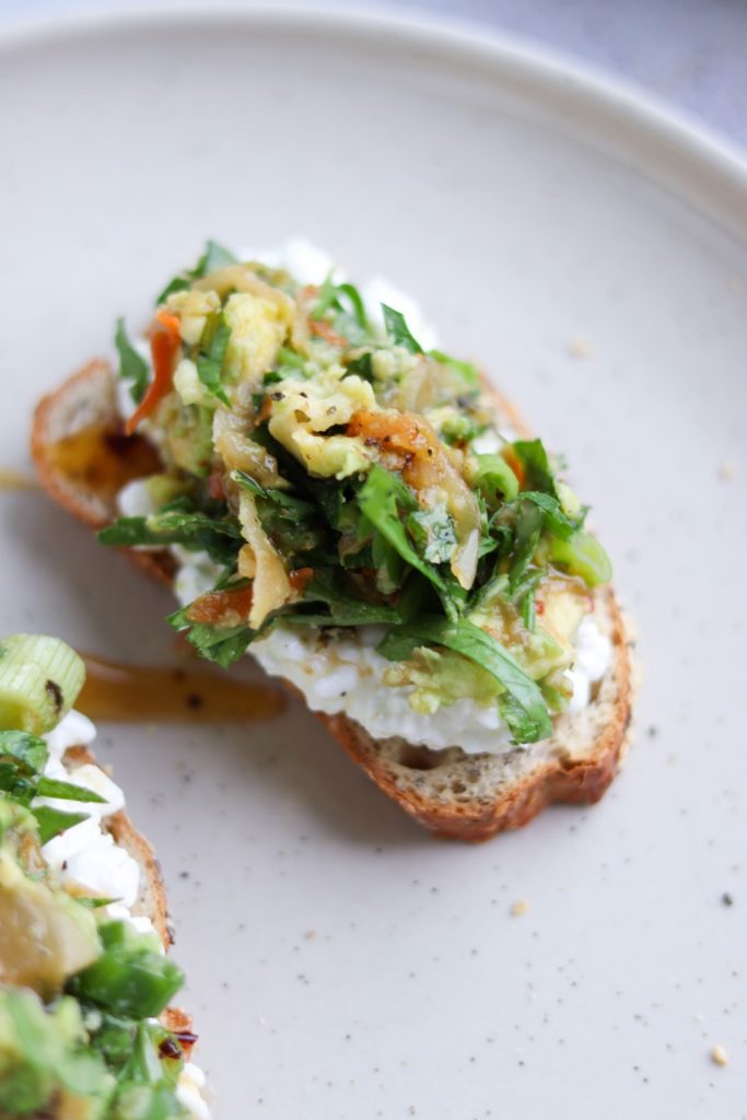 Kimchitoast med avocado