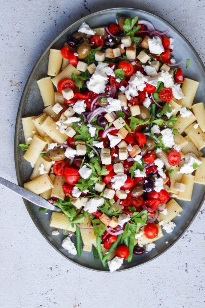 Pastasalat med bønner og bagte peberfrugter