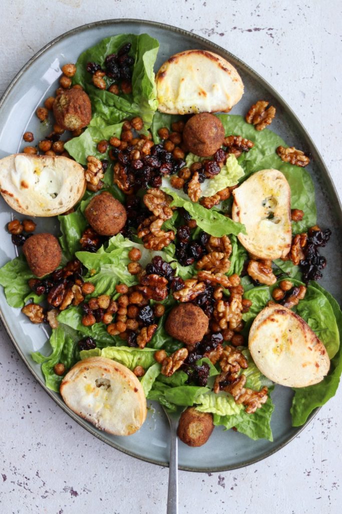 Chevre chaud med ristede kikærter og falafler
