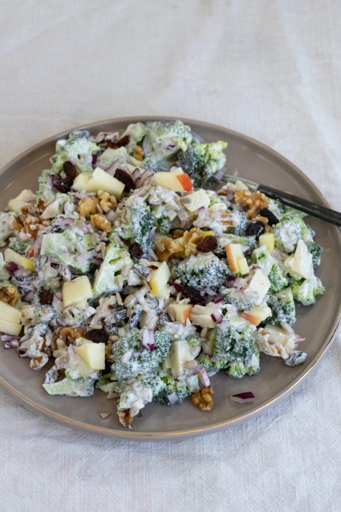 Broccolisalat med æble