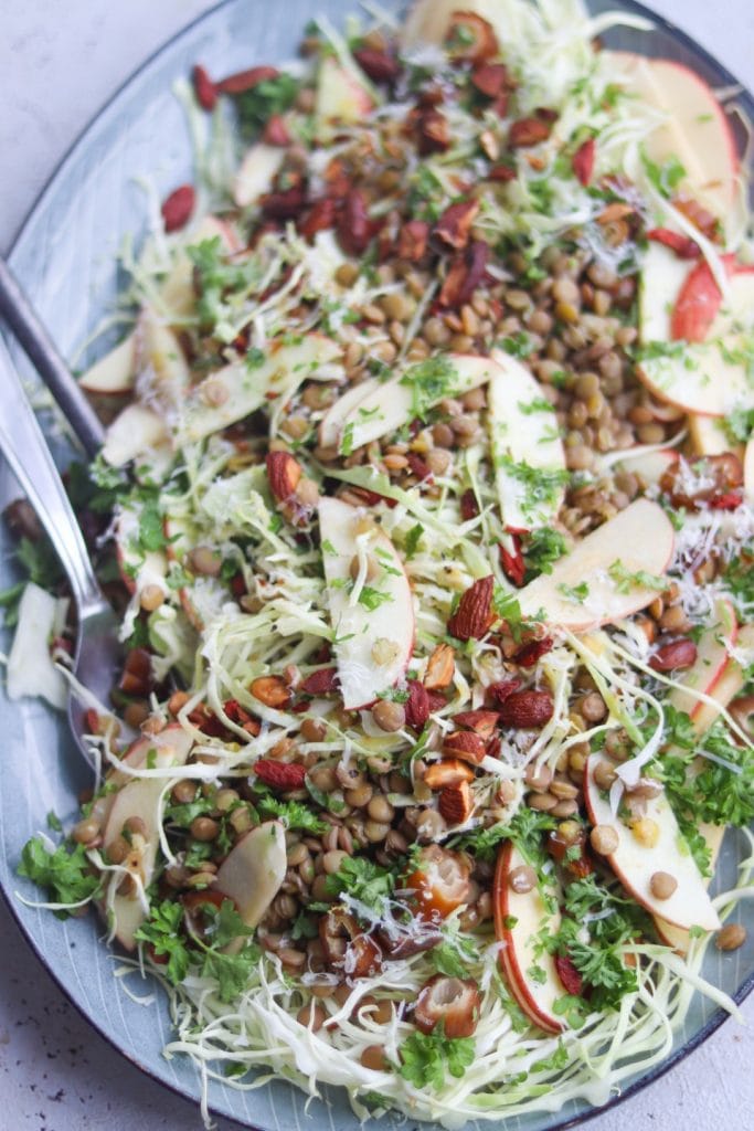 Spidskålssalat med linser og citrusvinaigrette