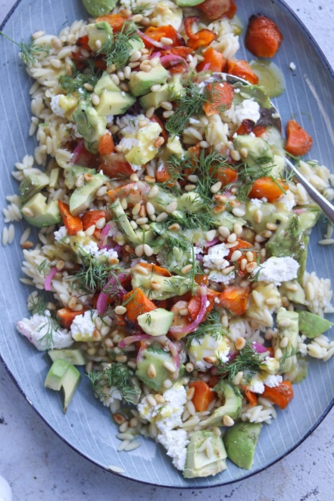 Orzosalat med bagte gulerødder