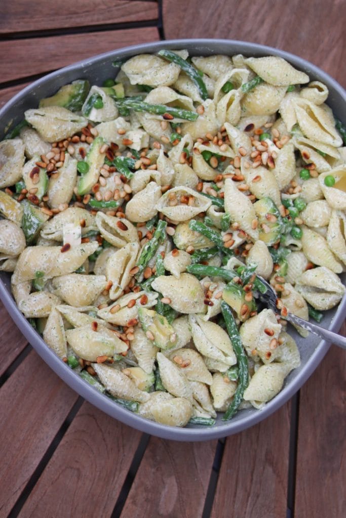 Pastasalat med creme fraiche dressing