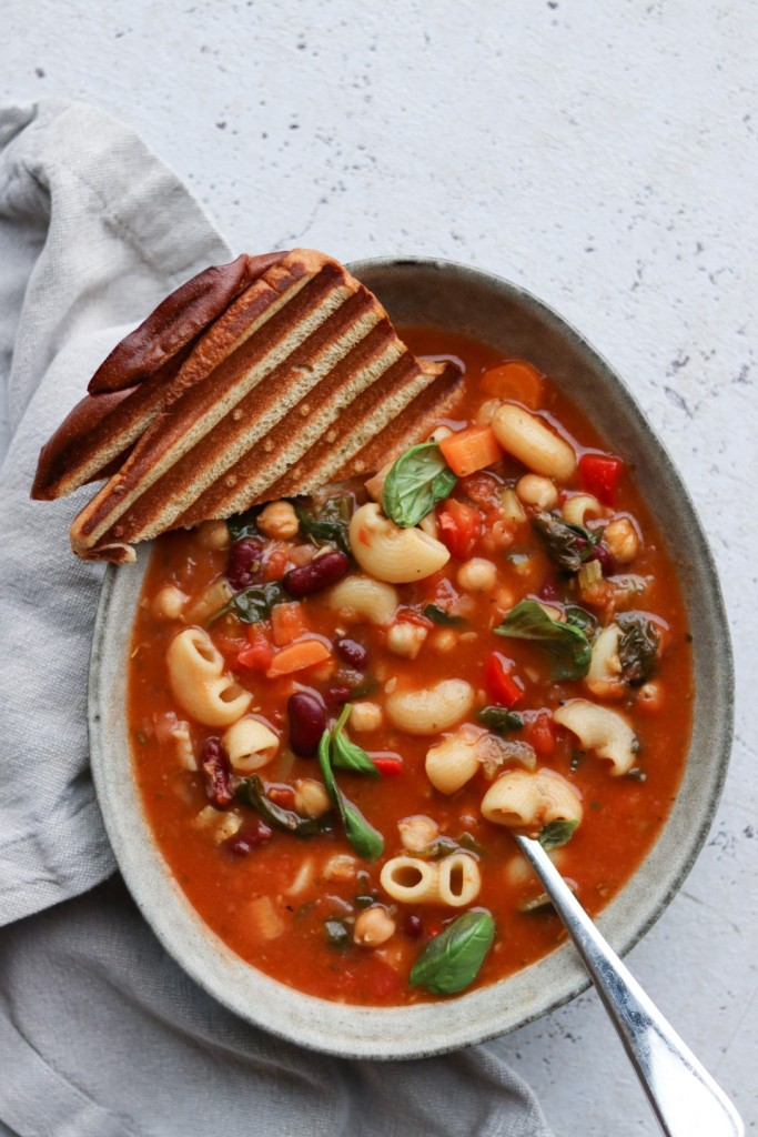 Minestronesuppe med pasta og bønner
