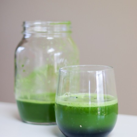 Sellerijuice med spinat og æble