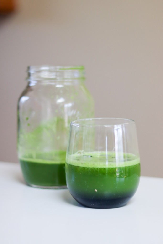 Sellerijuice med spinat og æble