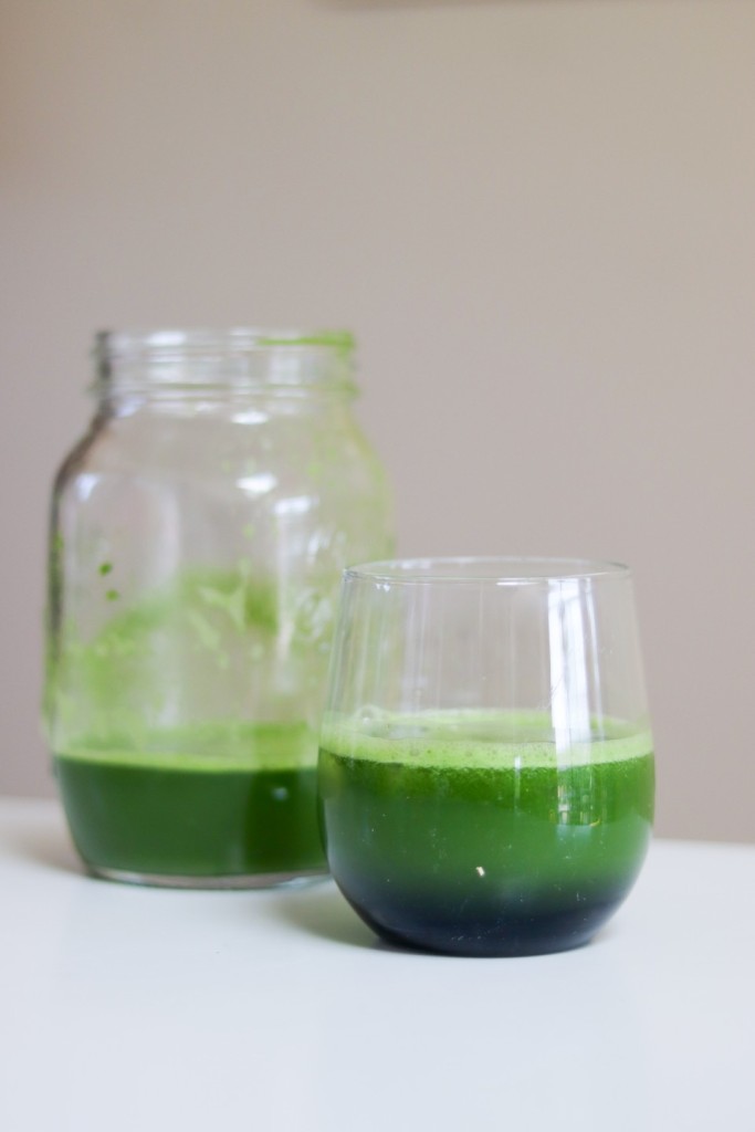 Sellerijuice med spinat og æble