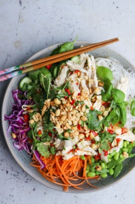 Suppeagtig salat med kød og grønt