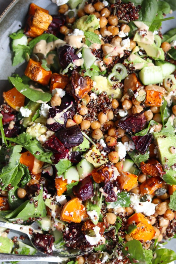 Mættende måltidssalat med rødbede og quinoa