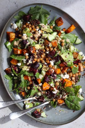 Mættende måltidssalat med rødbede og quinoa