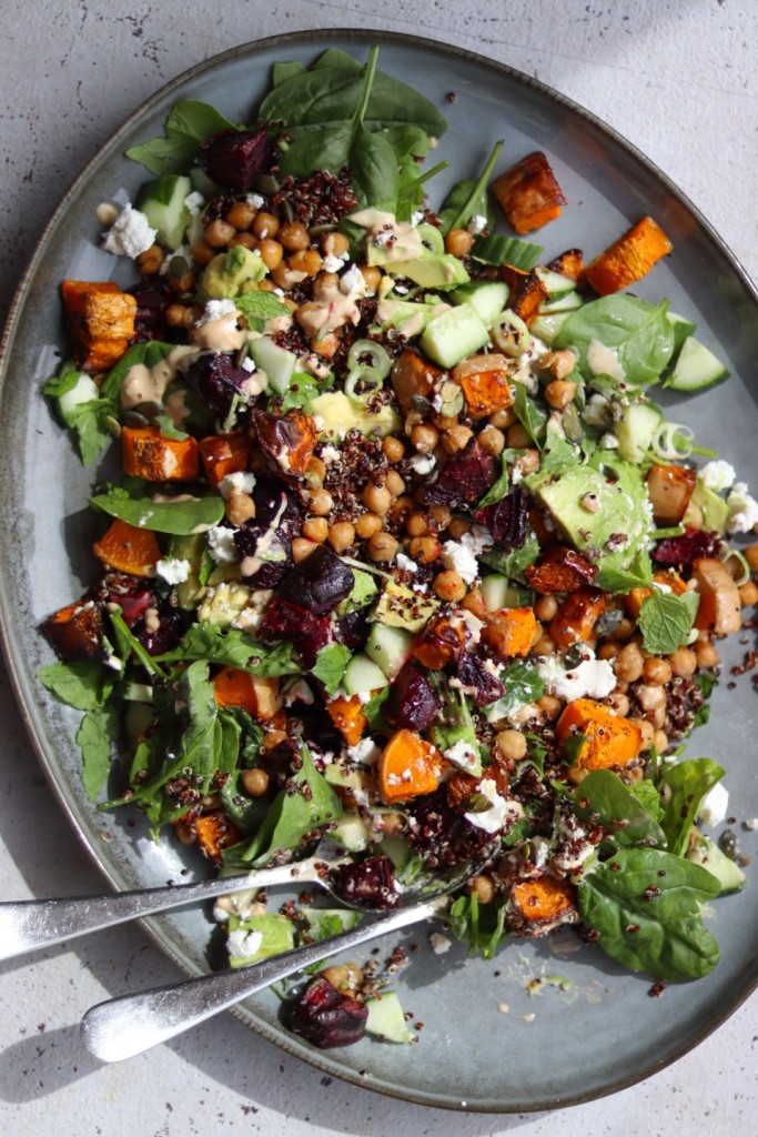 Mættende måltidssalat med rødbede og quinoa