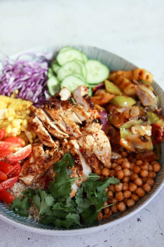 Salat med grov chutney og kylling