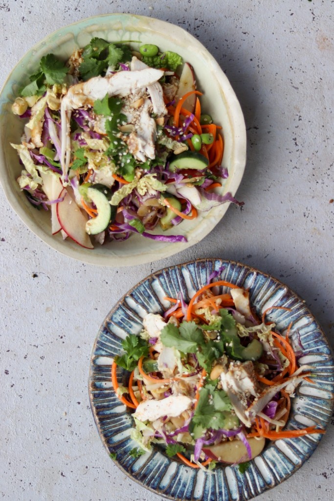 Asiatisk kålsalat med kylling og cremet dressing