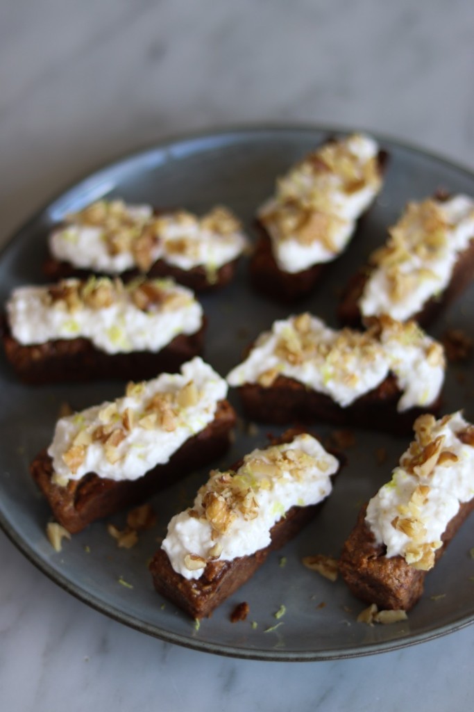 Krydderkage med lime og kokosskum