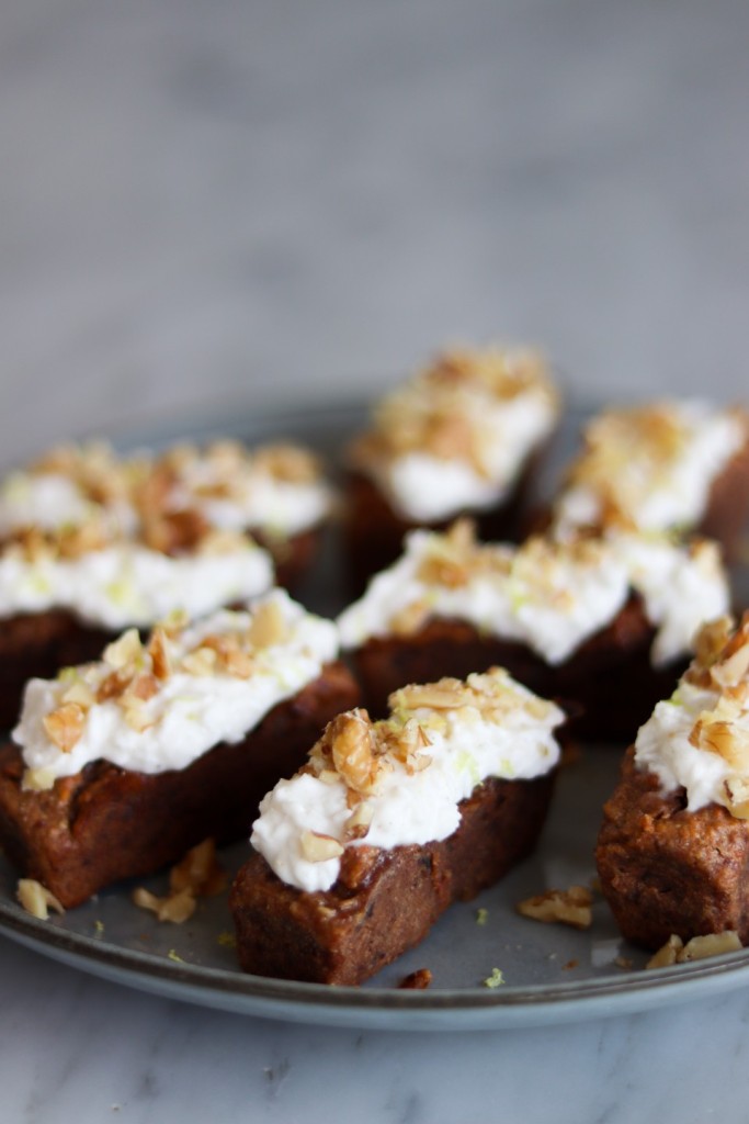 Krydderkage med lime og kokosskum