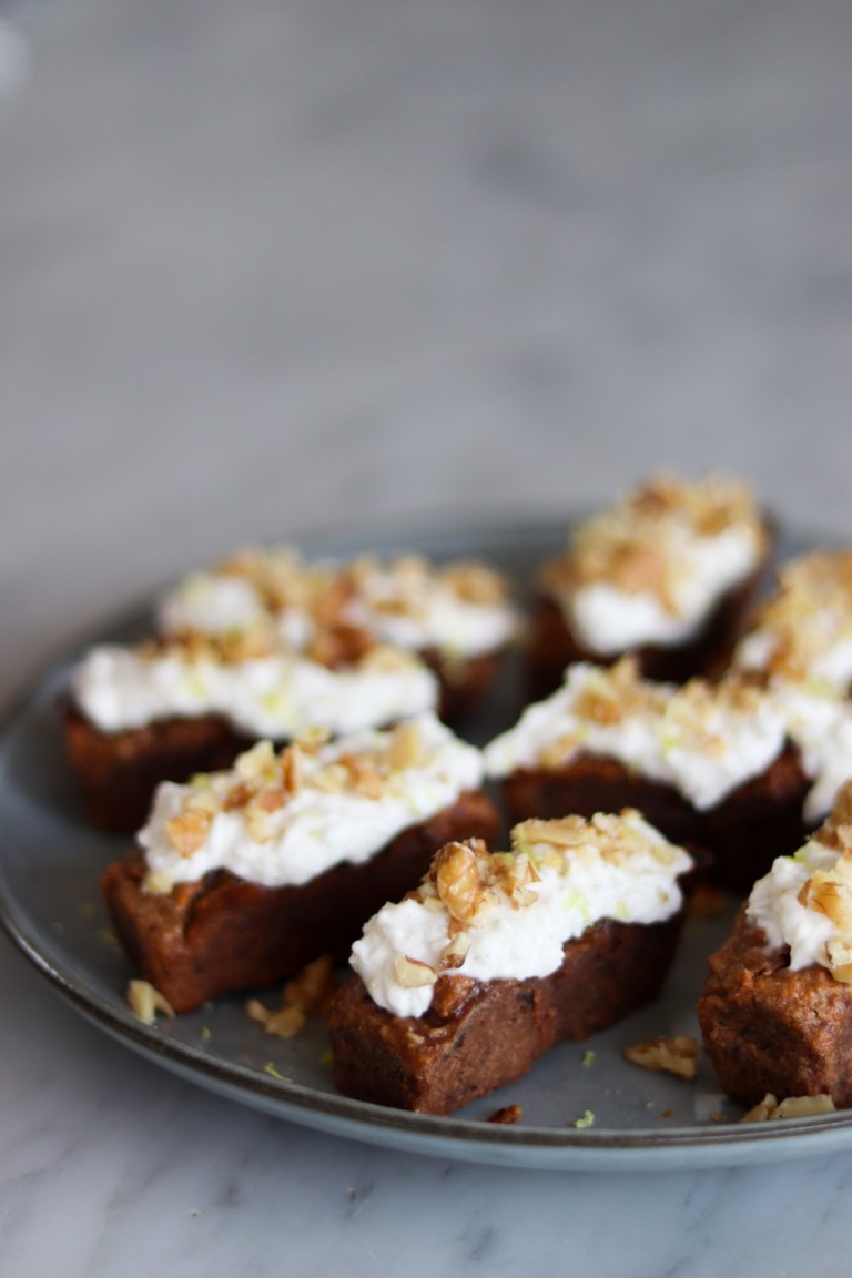 Krydderkage med lime og kokosskum