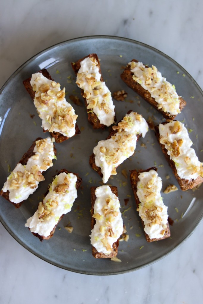 Krydderkage med lime og kokosskum Krydderkage med lime og kokosskum