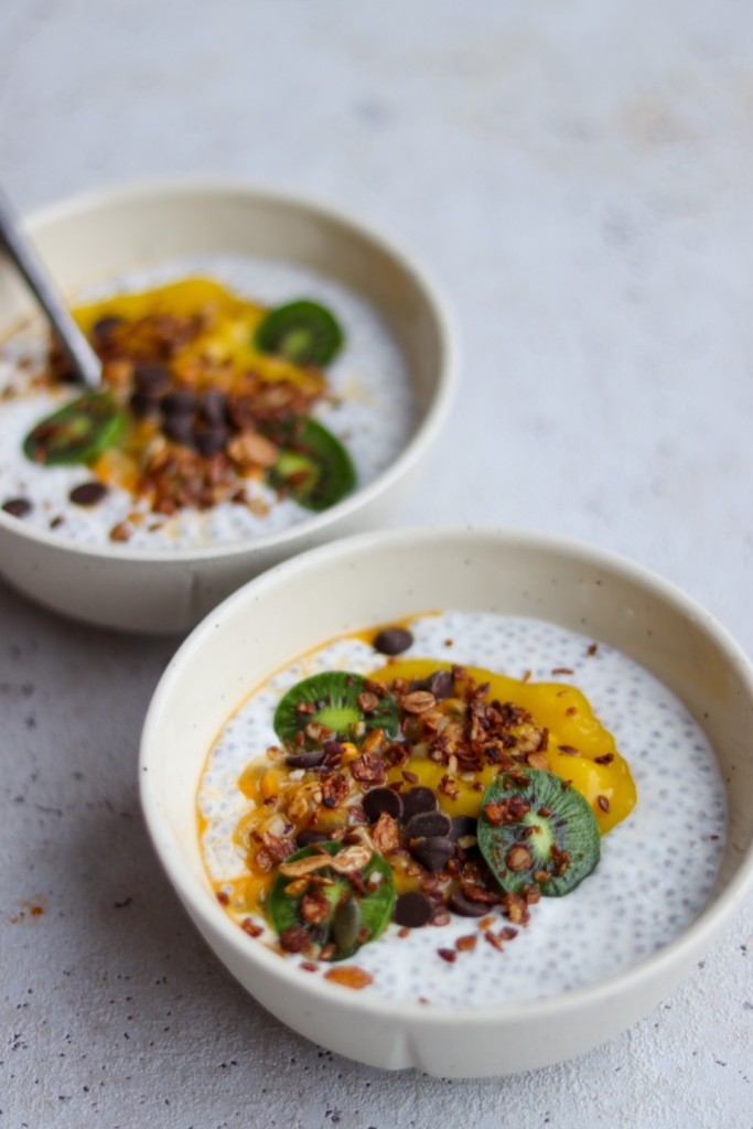 Inspiration til nemme og sunde morgenbowls: Chiagrød med mangokompot