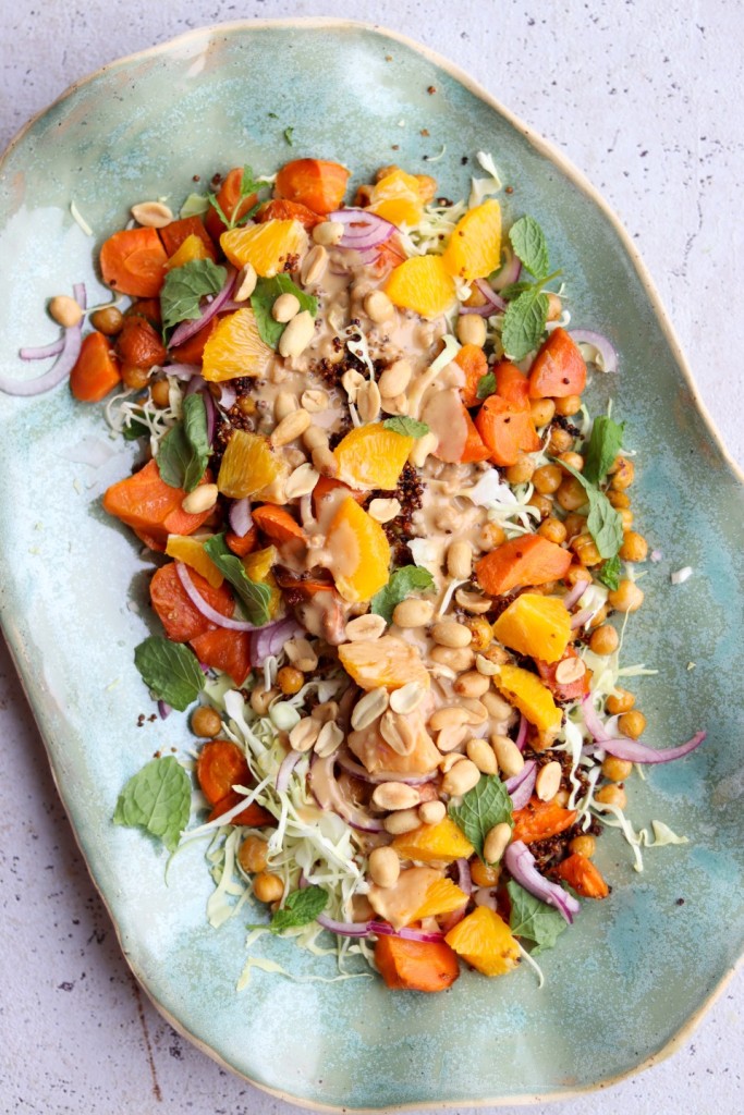 Salat med bagte gulerødder og sprød quinoa