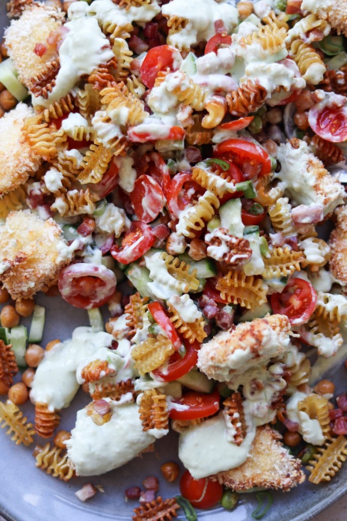 crispy pasatasalat med kylling