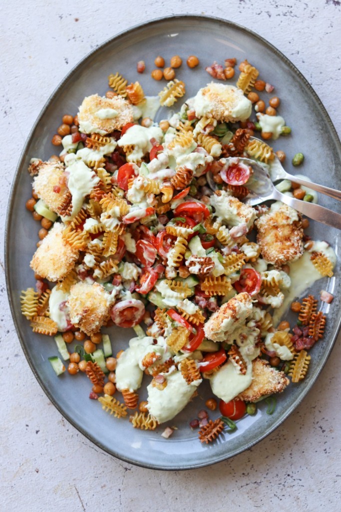 crispy pastasalat med kylling